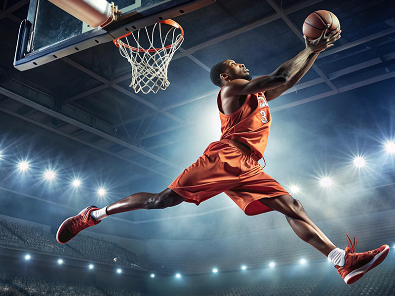 艾弗森当年如果选择打橄榄球，成就会比打篮球高吗？